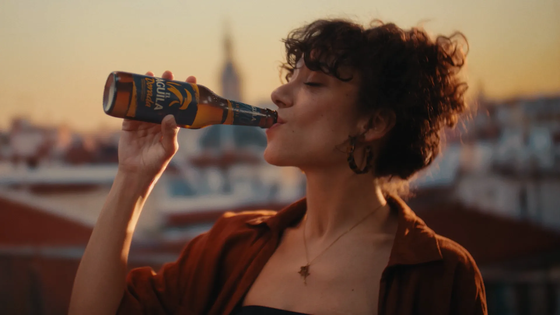 El Águila — still 2