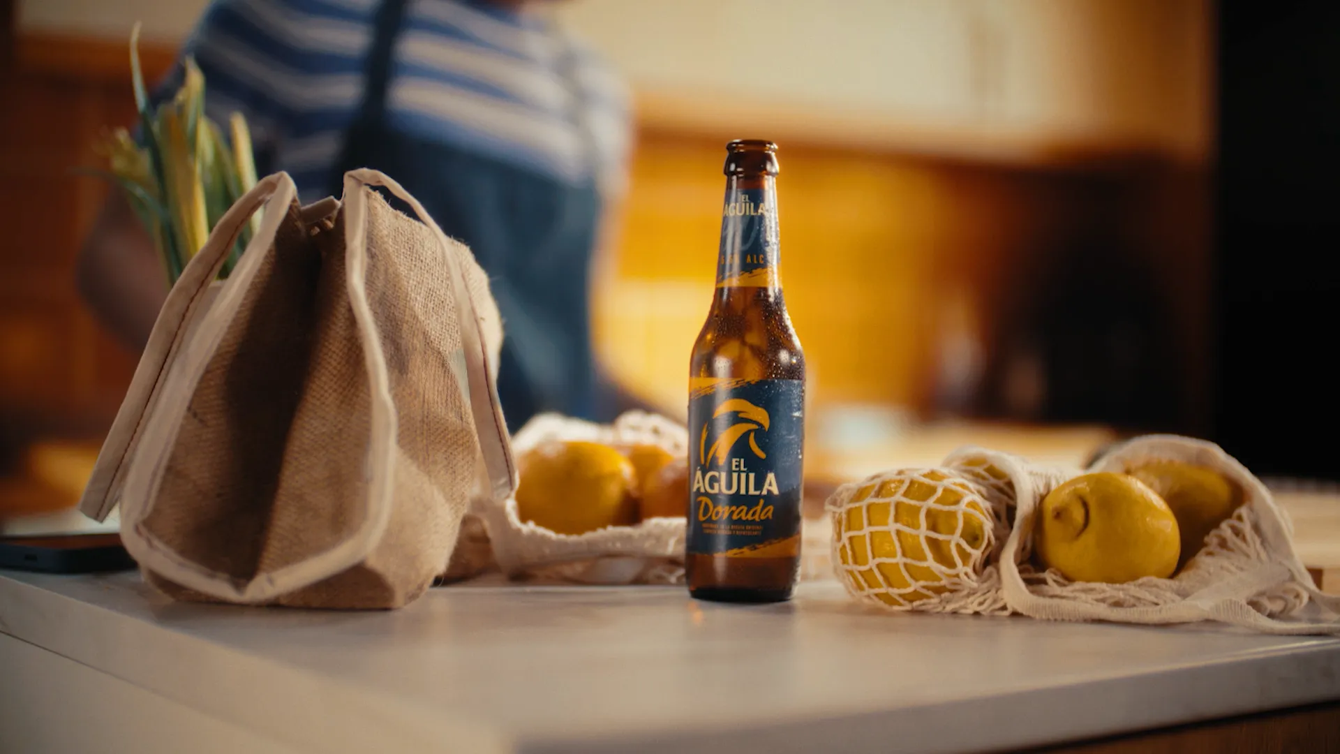 El Águila — still 6