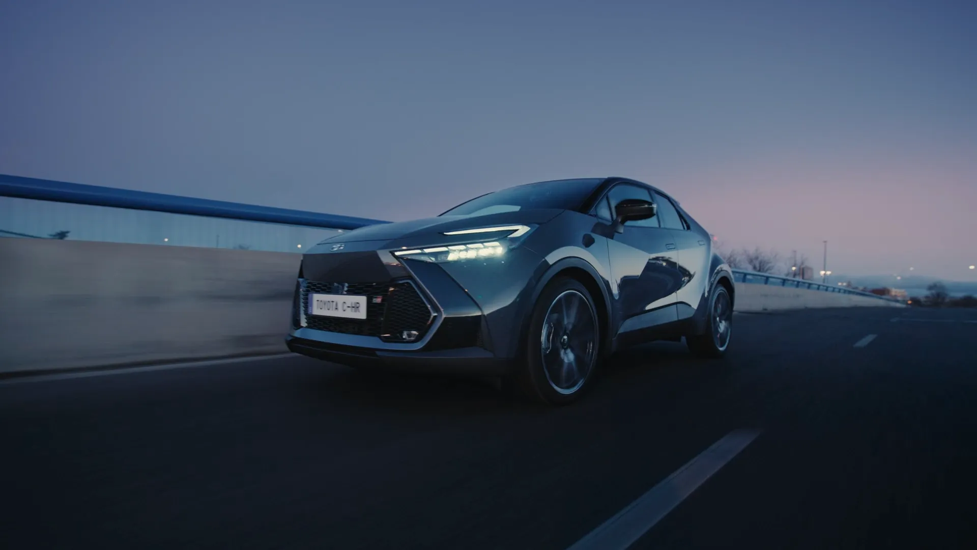 Toyota C-HR — still 6